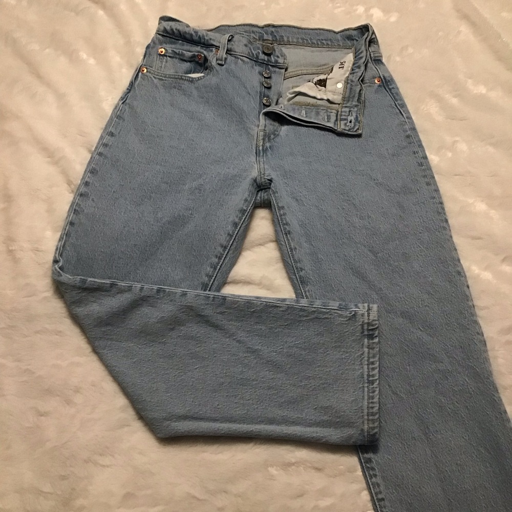 Levi’s 501 Button-Fly Jeans. Size 29 Lightwash